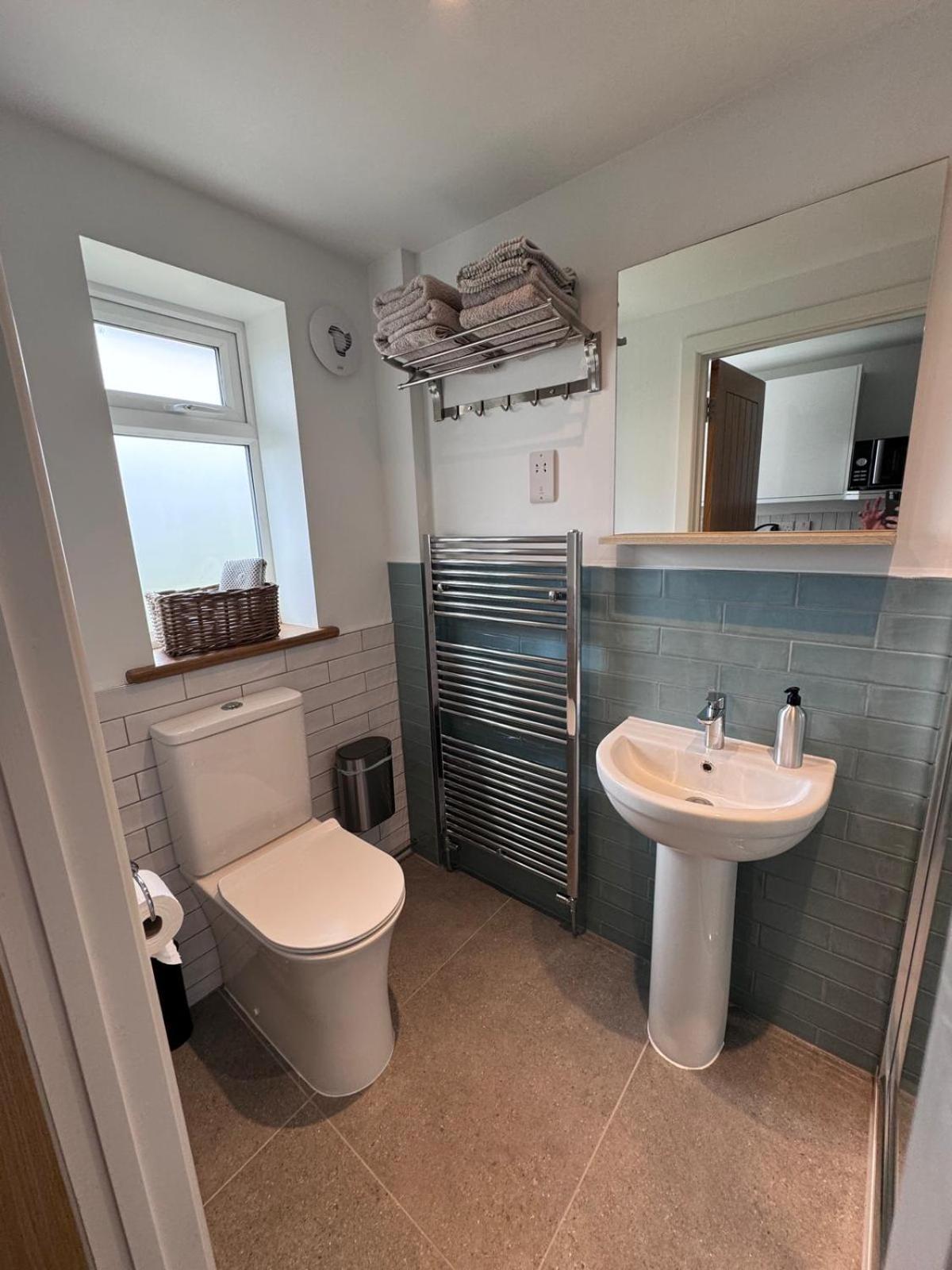 The West Wing Villa Devizes Bagian luar foto